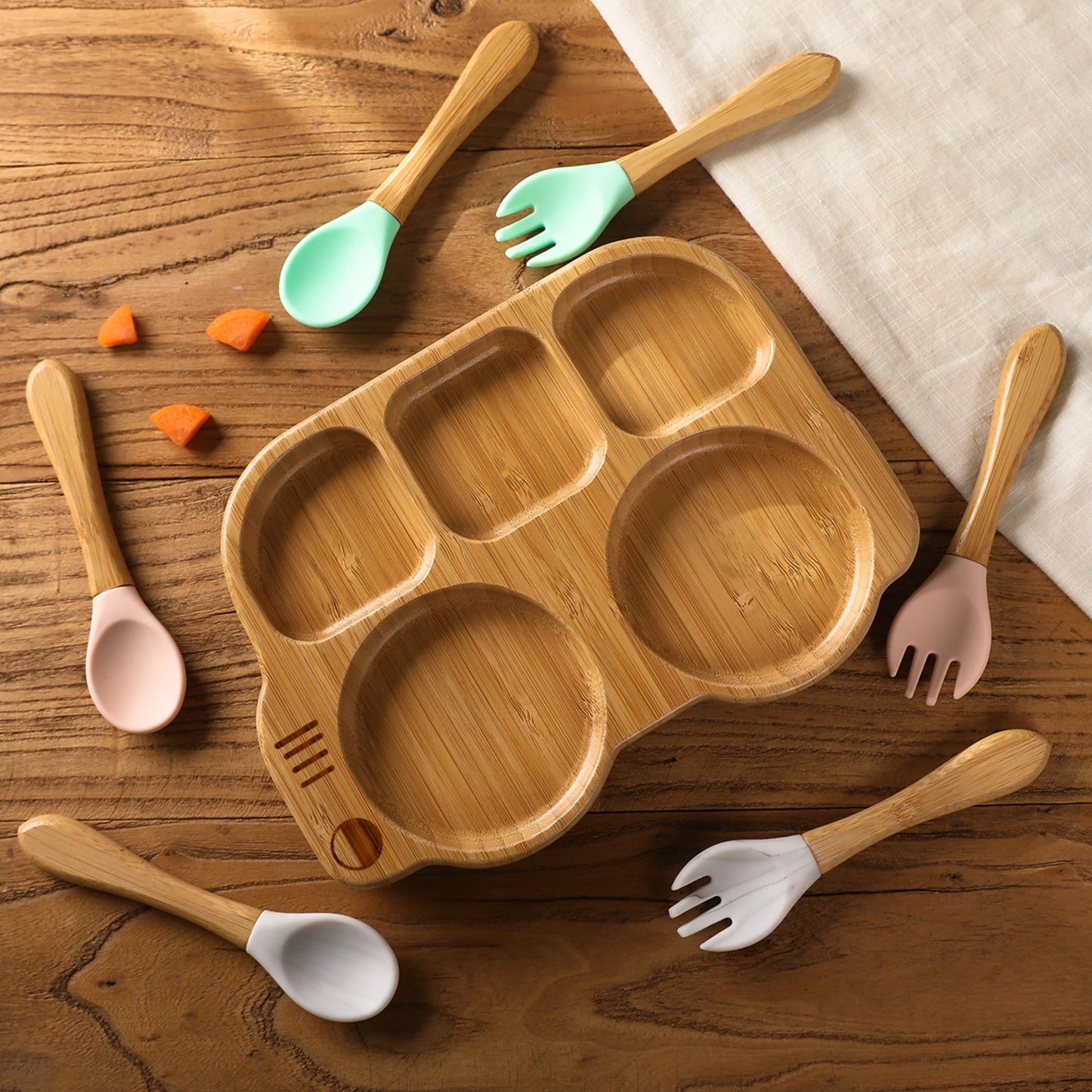 Nibble Nest Silicone & Wood Feeding Set