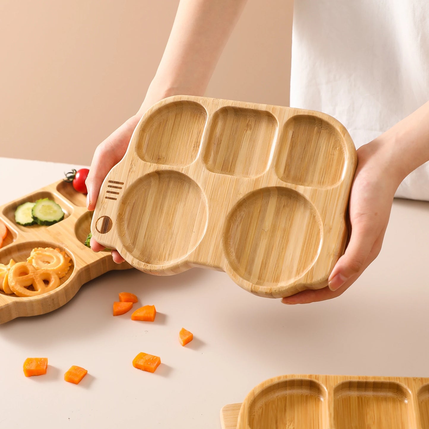 Nibble Nest Silicone & Wood Feeding Set